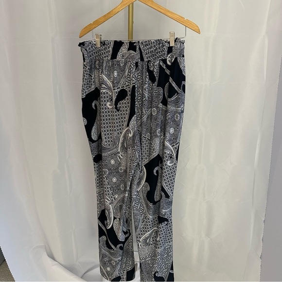 Style by Harve Bernard wide leg black and white paisley print pants. 2X - Picture 5 of 7